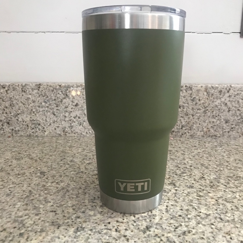 32oz Yeti Tumbler hunter green